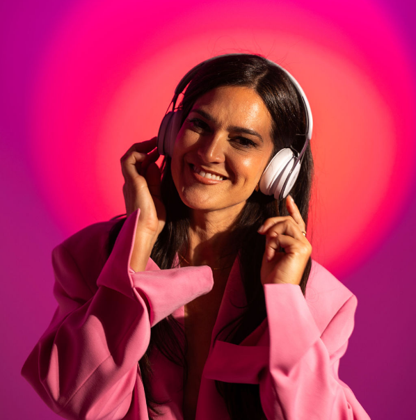 Bring your script to life with bilingual voiceover services. Zania | You Bilingual Voice Artist